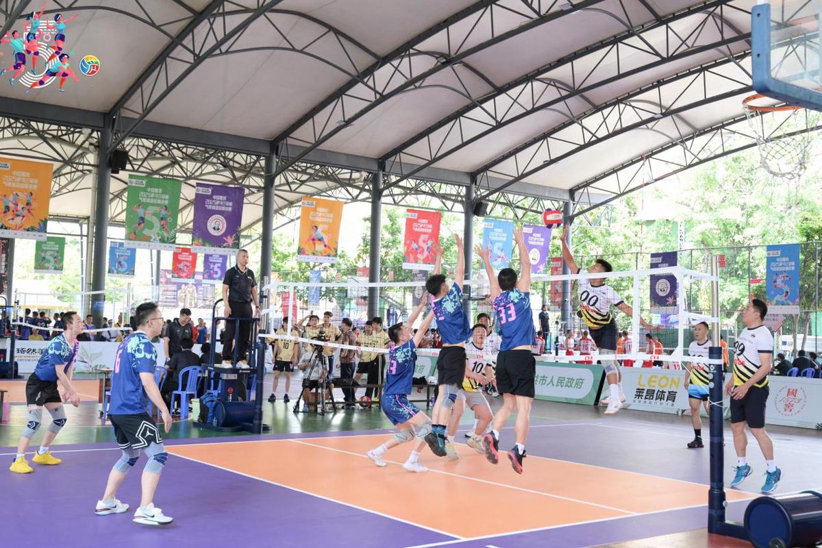 回馈家乡父老，河南队杨意林为后林村80岁以上老人发放礼品