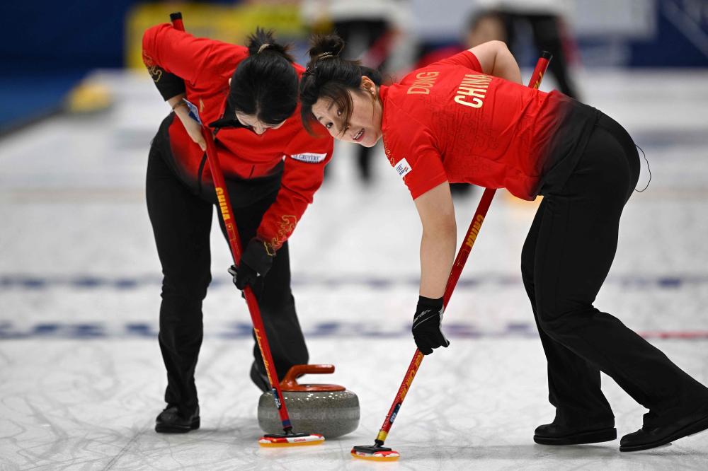 球迷：这球踢得跟动画一样